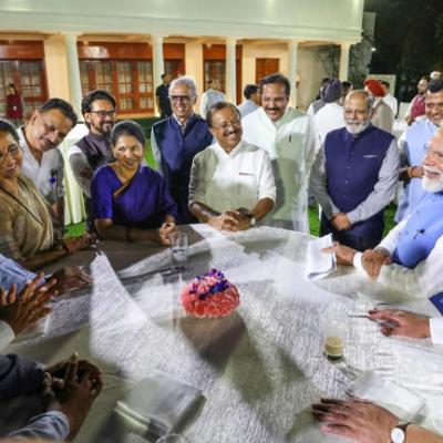 किसी की देरी से कैंसिल हुई मीटिंग तो कोई पकड़ा गया सिगरेट पीते…दुनियाभर में घूमकर आए सांसदों के कारनामे