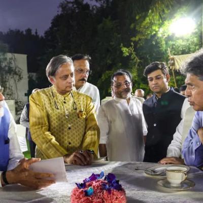 विदेश जाकर पता चला कि 11 साल में आपने क्या कमाया? जब पीएम मोदी से बोले कांग्रेस नेता