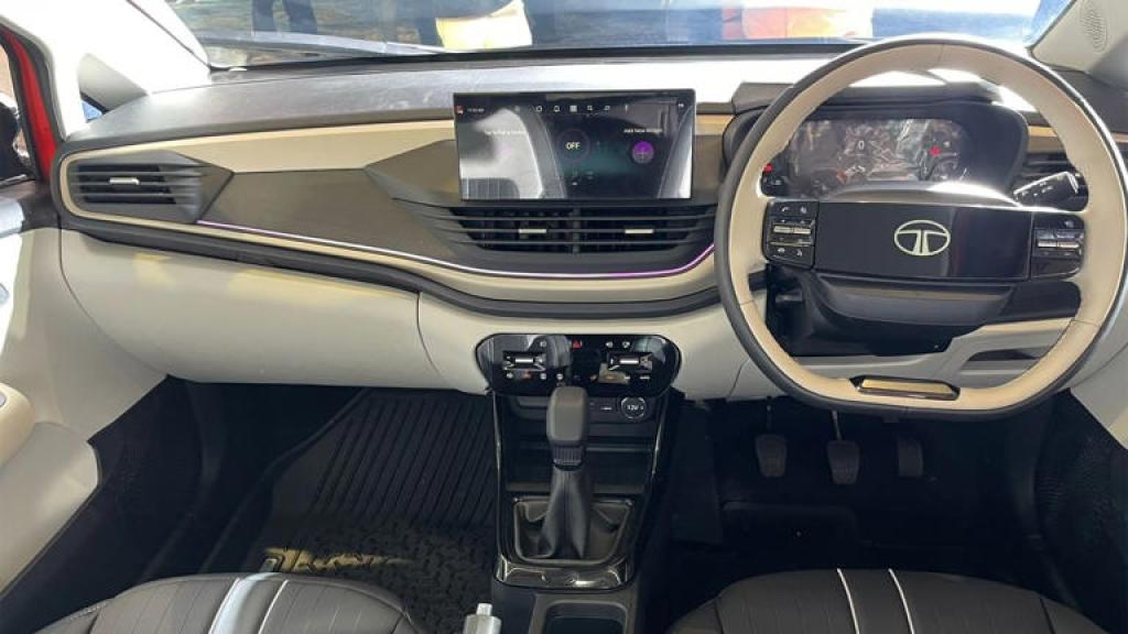 6.89 लाख की ये कार पहुंचने लगी शोरूम, बढ़ने लगी Maruti Baleno और Hyundai i20 की टेंशन