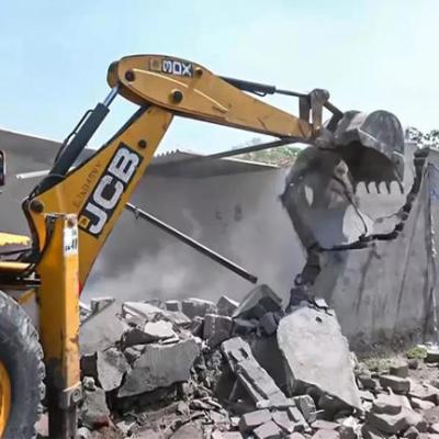 फरीदाबाद में अरावली की पहाड़ी पर बने करोड़ों के फार्महाउस पर चला बुलडोजर, कागजात मांगे तो नहीं दिखा सके