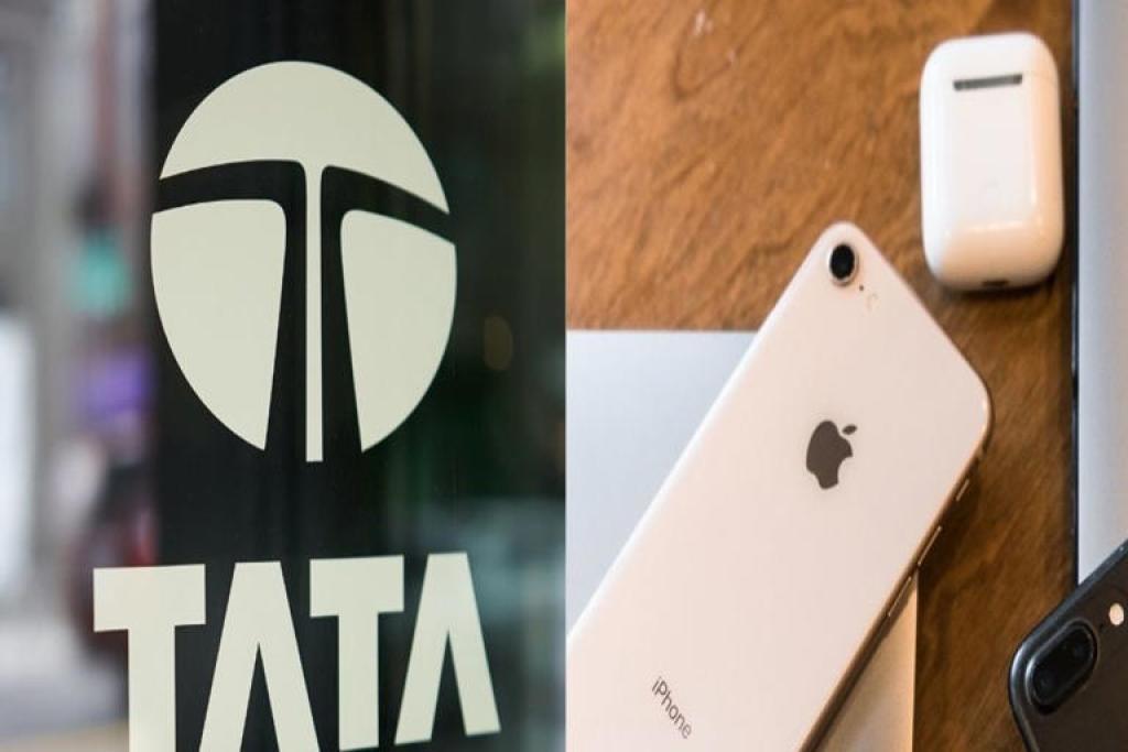 ट्रंप की टैरिफ धमकी बेअसर, Apple ने Tata के हाथों में थमाई iPhone की जान!