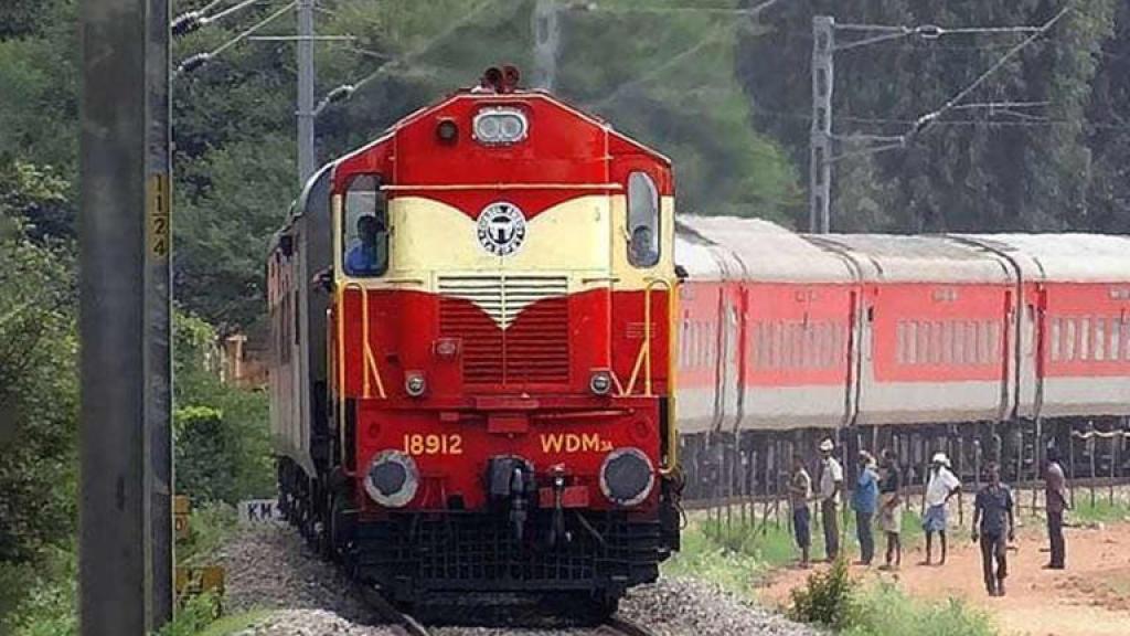 IRCTC की Rail Saarthi App क्यों है यात्रियों के लिए फायदेमंद, जानें कैसे कर सकते हैं इसका इस्तेमाल