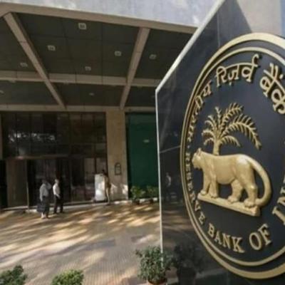 RBI Cancelled Bank Licence News: RBI 12 बैंकों का लाइसेंस किया रद्द, ग्राहक अब नहीं निकाल पाएंगे पैसा? क्या डूब जाएगी उम्र भर की जमा पूंजी