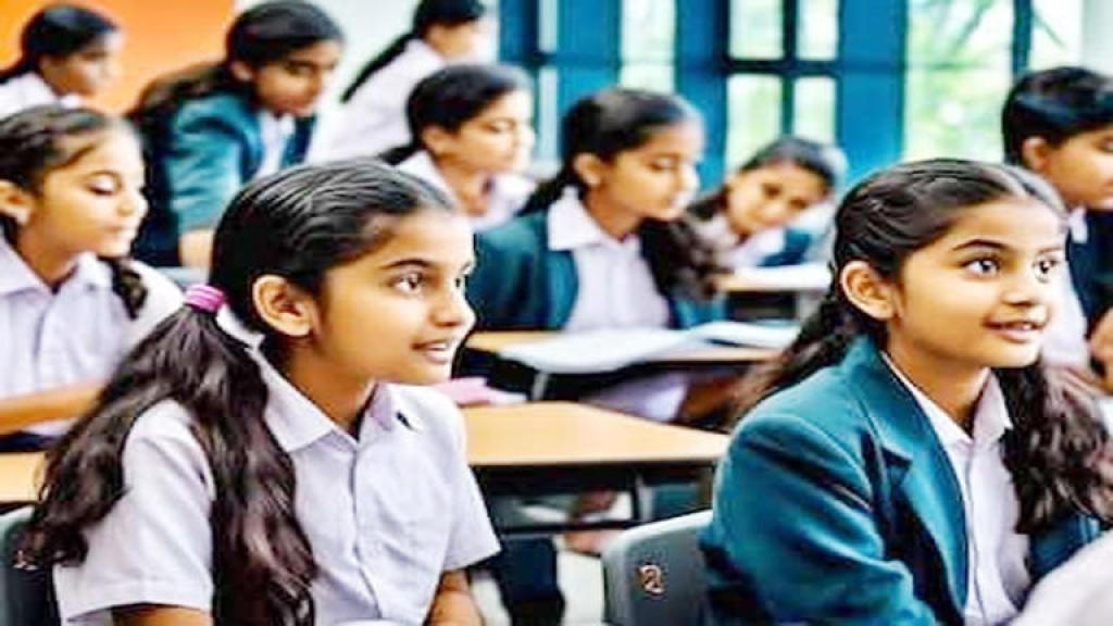 स्कूल लौटे सपने: किताबों से दोबारा जुड़ रहे हैं बचपन