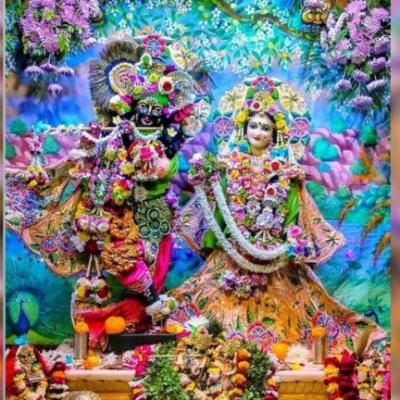 मथुरा में श्रीकृष्ण जन्माष्टमी की धूम… भक्तों का उमड़ा सैलाब, देखें मनमोहक तस्वीरें