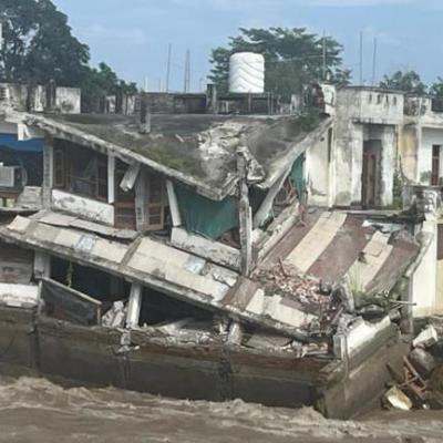 पंजाब में बाढ़: सड़कें टूटीं, होटल पानी में डूबे, कई ज़िलों में तबाही