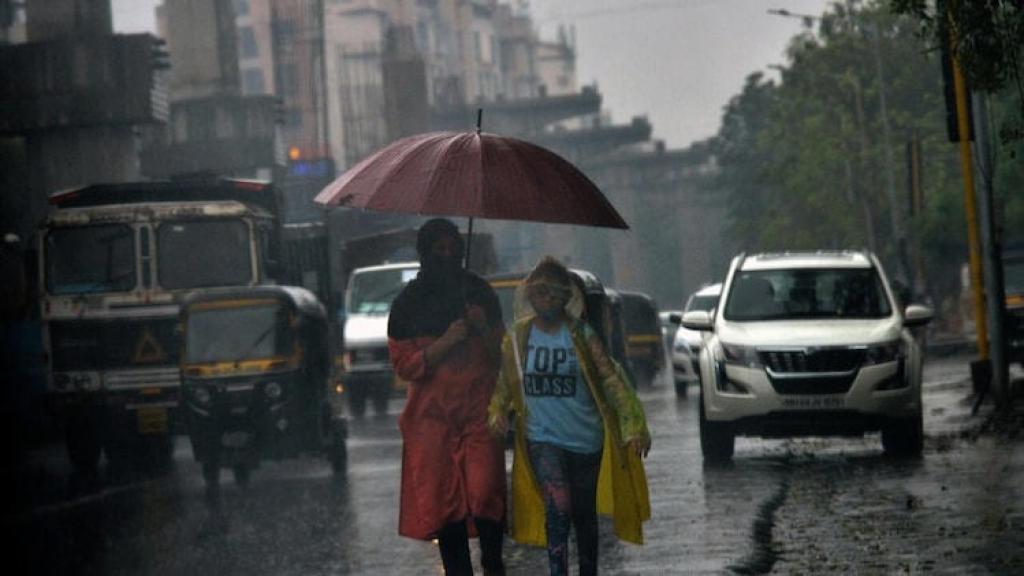 UP Weather Update: 27 जुलाई को यूपी के इन जिलों में भारी बारिश का बड़ा अलर्ट, आंधी-तूफान-बिजली गिरने की चेतावनी जारी