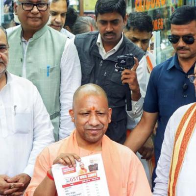 GST सुधारों से बाज़ारों में आई नई रौनक: UP सीएम योगी ने पीएम मोदी के जीएसटी सुधारों की सराहना की