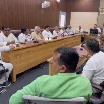 60 सीट पर तेजस्वी यादव से बिगड़ रही बात? पटना में महागठबंधन की बैठक छोड़ दिल्ली पहुंचे मुकेश सहनी