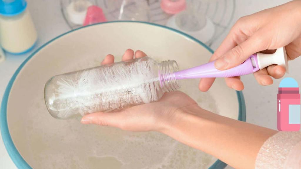 Water bottle Cleaning tips: पानी की बोतल से बदबू हटाएं और नई जैसी चमक लाएं, बस आजमाएं ये ट्रिक्स