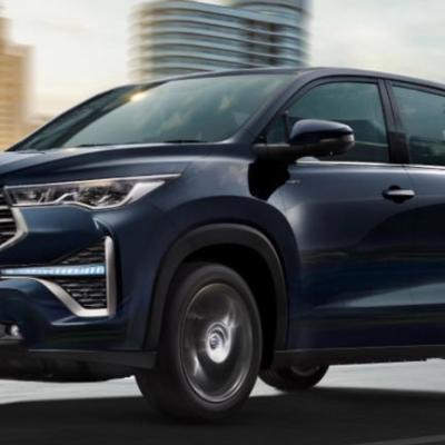 5.7K फ़ॉलोअर्स एवरेज के चक्कर में Innova छोड़ इस कार की ओर भागे लोग, कर लिया पूरी मार्केट पर कब्जा