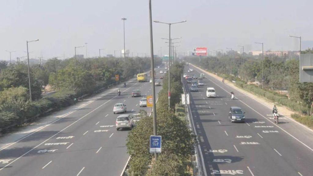 नोएडा व ग्रेटर नोएडा एक्सप्रेस-वे के दोनों तरफ अब होगी ये सुविधा, गांव और सेक्टर के लोगों को मिलेगा लाभ