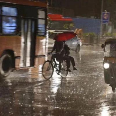 Weather Update: देश के बाकी हिस्सों में झमाझम बारिश तो बिहार से मानसून नाराज... पढ़ें आज के मौसम का ताजा हाल