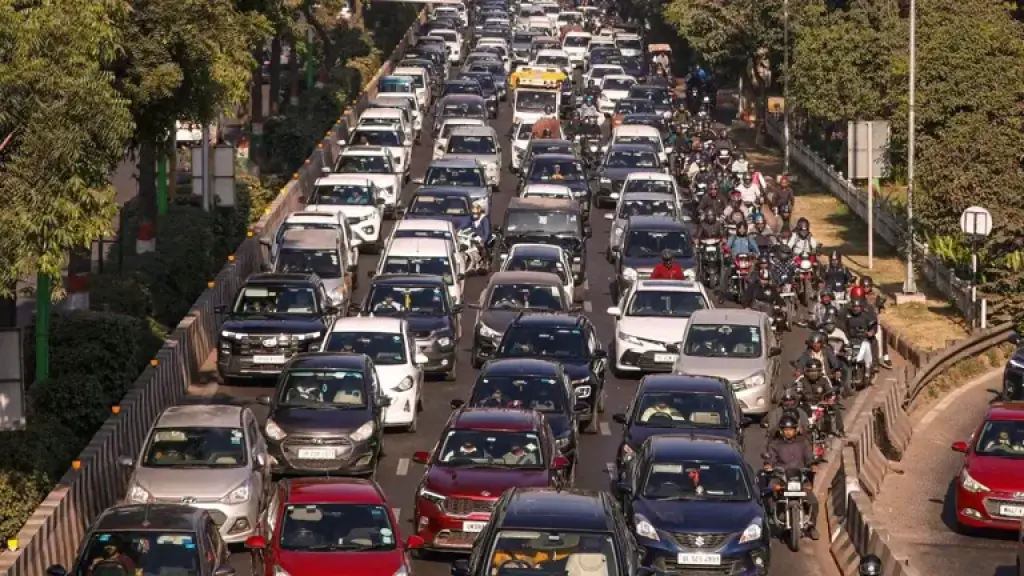 Janmashtami 2025: नोएडा में डायवर्जन… इन इलाकों में गाड़ियों की एंट्री होगी बैन, ऐसे पहुंचे इस्कॉन मंदिर