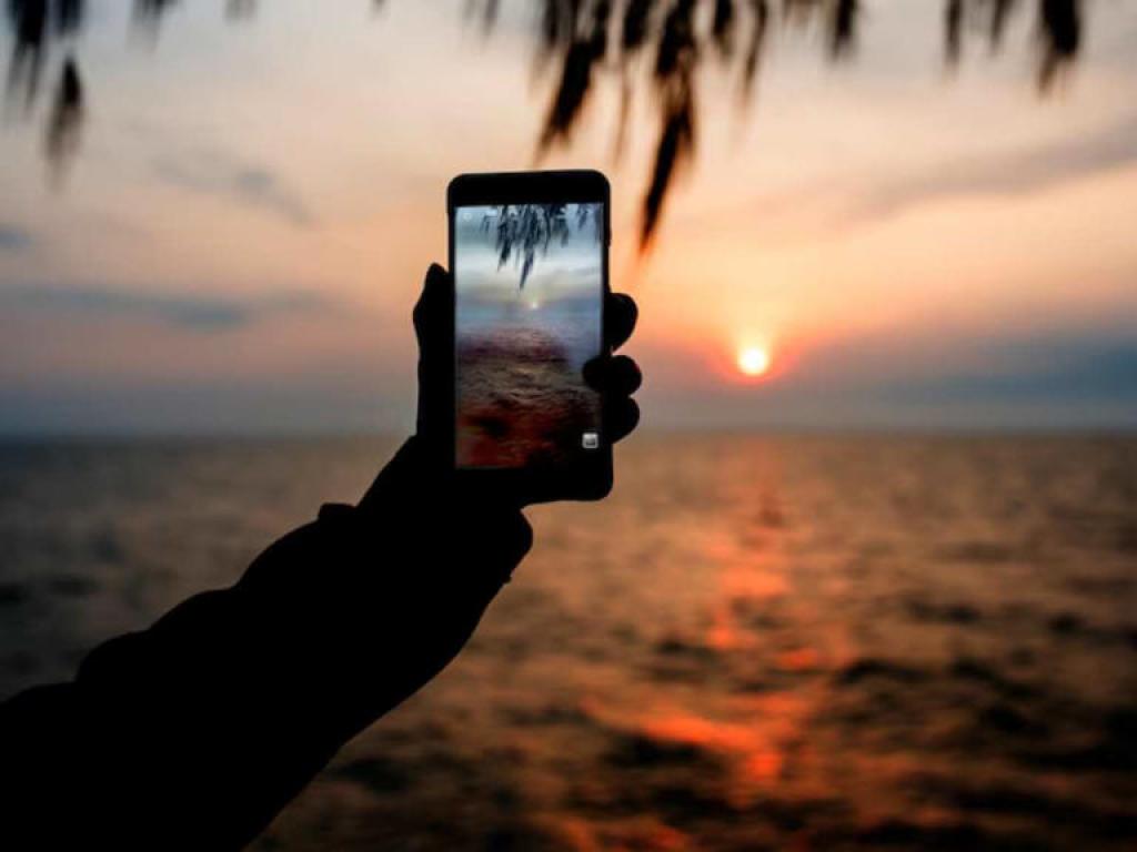 फोन से डिलीट हो गई फोटो या वीडियो? टेंशन नहीं लेने का! बिना किसी ऐप के ऐसे करें मिनटों में रिकवर