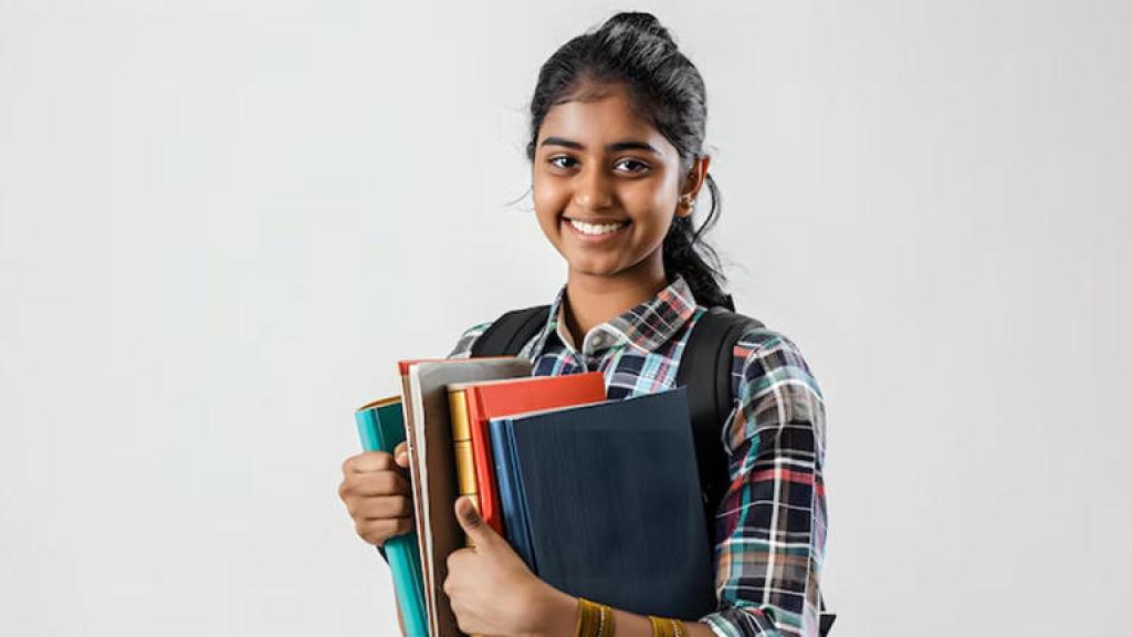 12वीं पास करने के बाद कर सकती हैं ये 5 कोर्सेज, कमाई में कई डिग्रियों को छोड़ सकती हैं पीछे